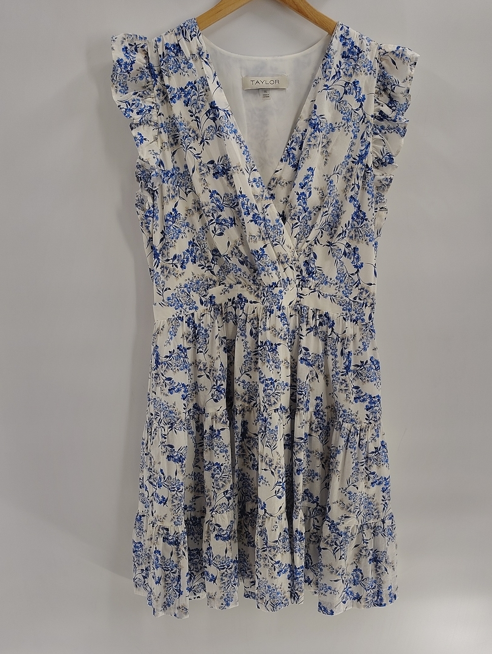 TAYLOR Blue Floral Print Dress Sz XL Ruffle Sleeve Stretch Waist V Neck Pockets